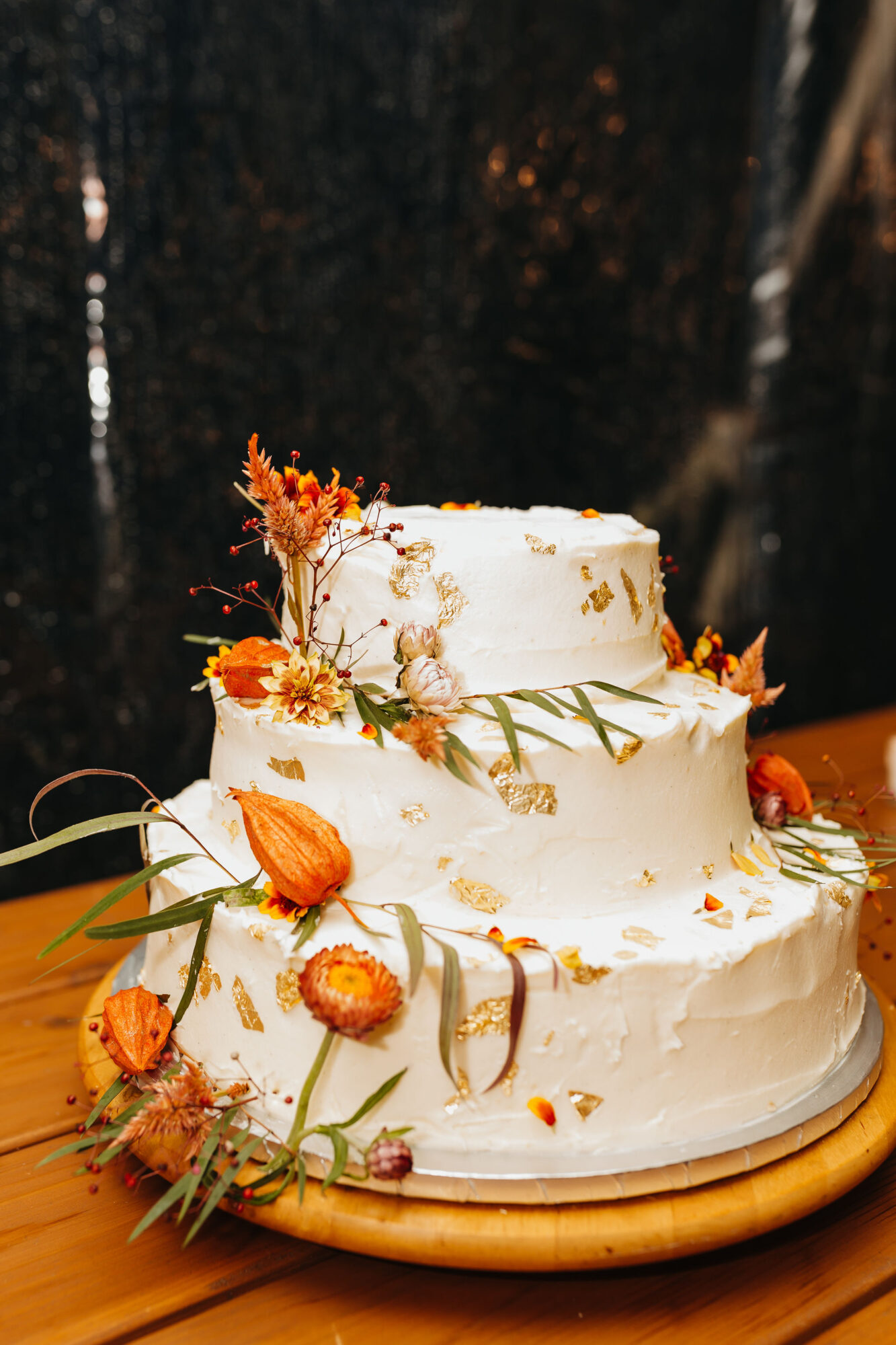 foxfire mountain house, catskill mountains, wedding, fall, fall florals, clear tent, reception, cake 
