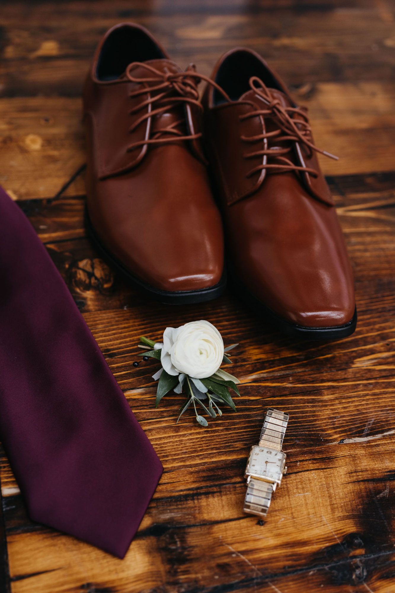 white Boutonnière, fall wedding, burgundy and green wedding, hudson valley wedding photographer, romantic rustic wedding, romantic fall wedding, wedding shoes, groom wedding shoes